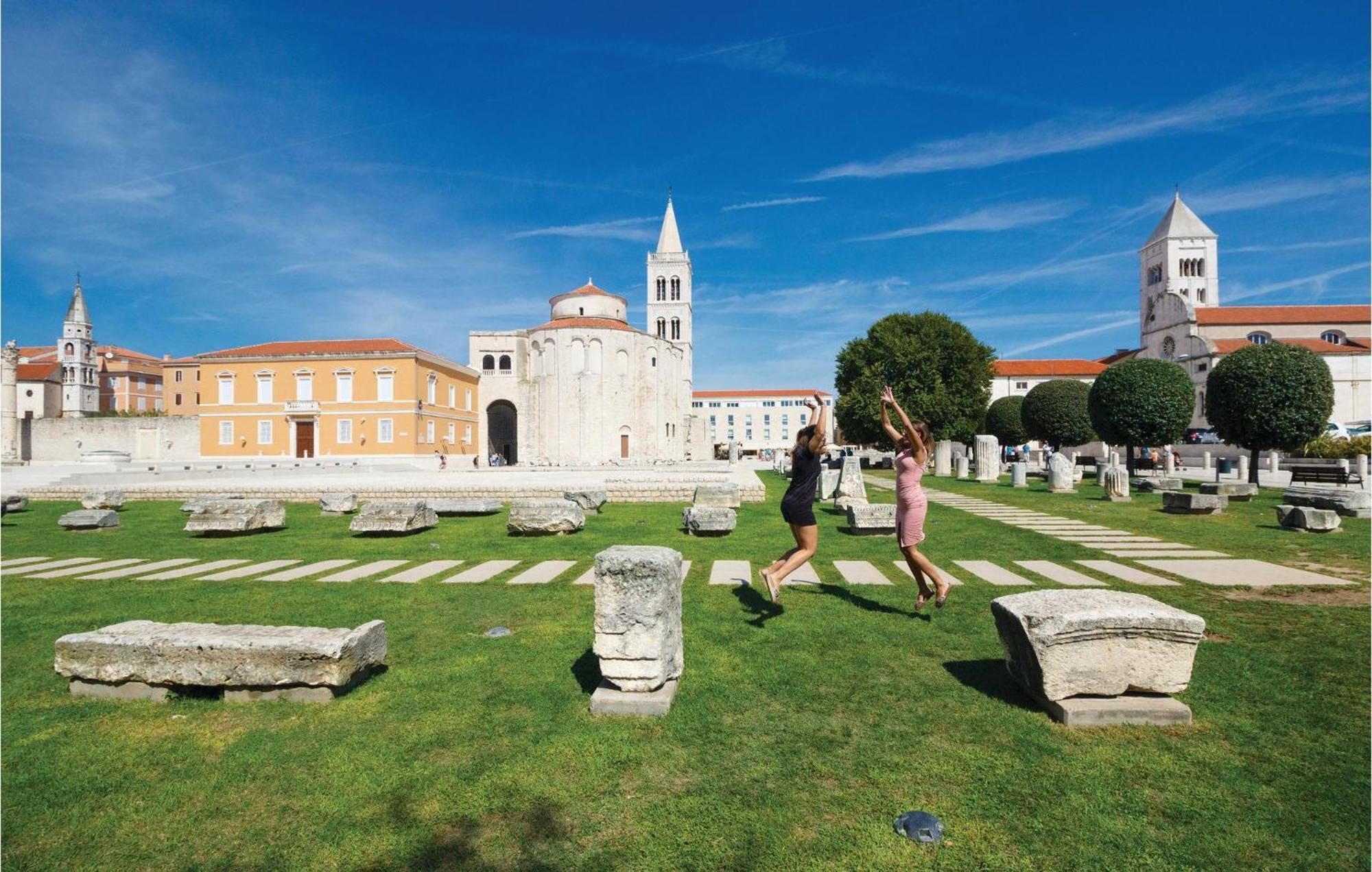 2 Bedroom Gorgeous Apartment In Zadar Exterior foto