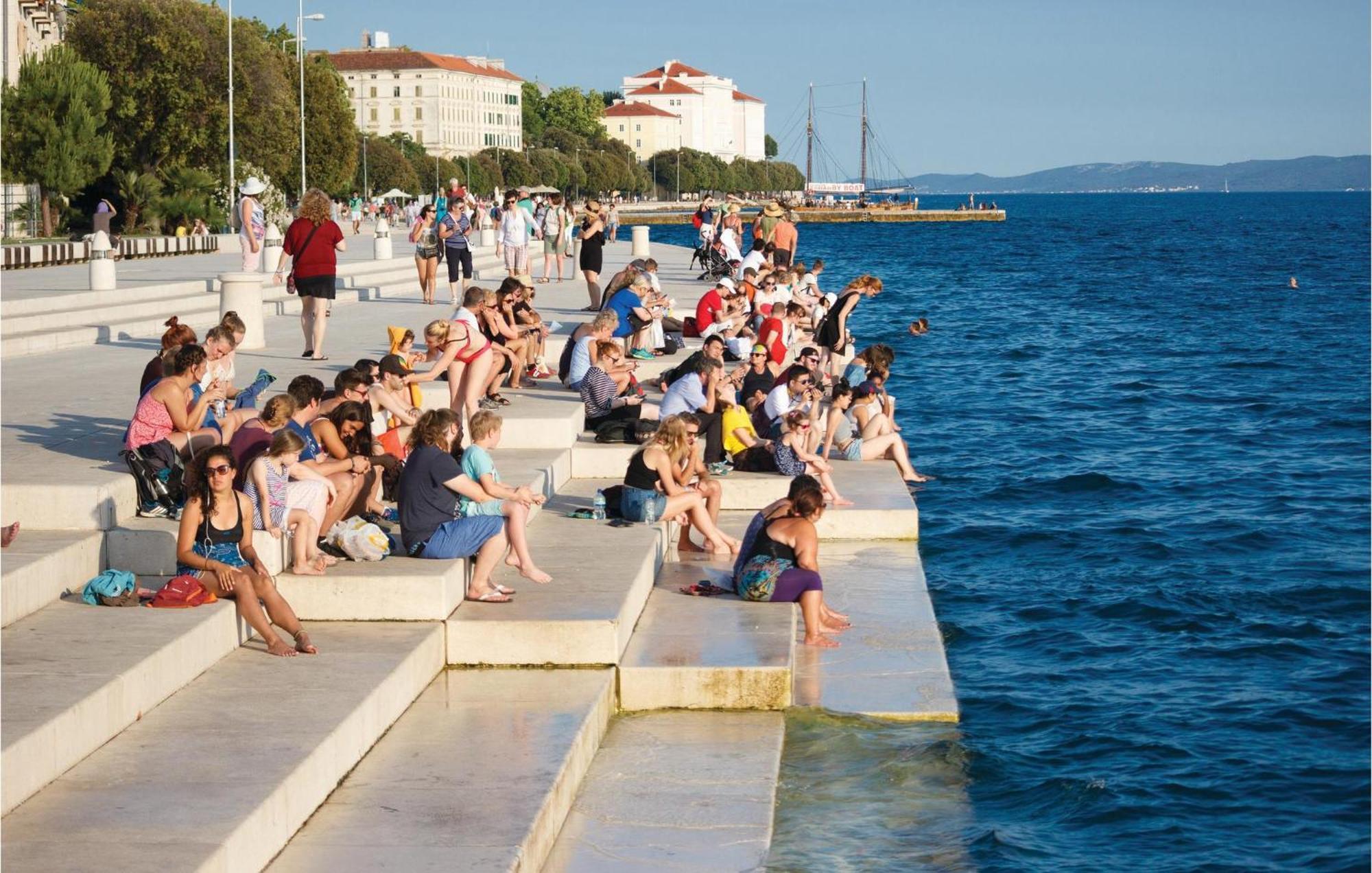 2 Bedroom Gorgeous Apartment In Zadar Exterior foto